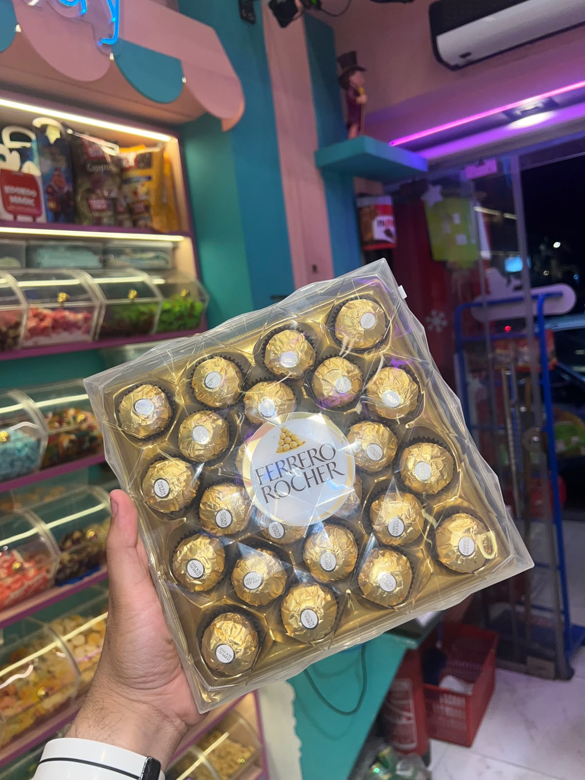 Ferrero Rocher Gift Box — 24 Pieces