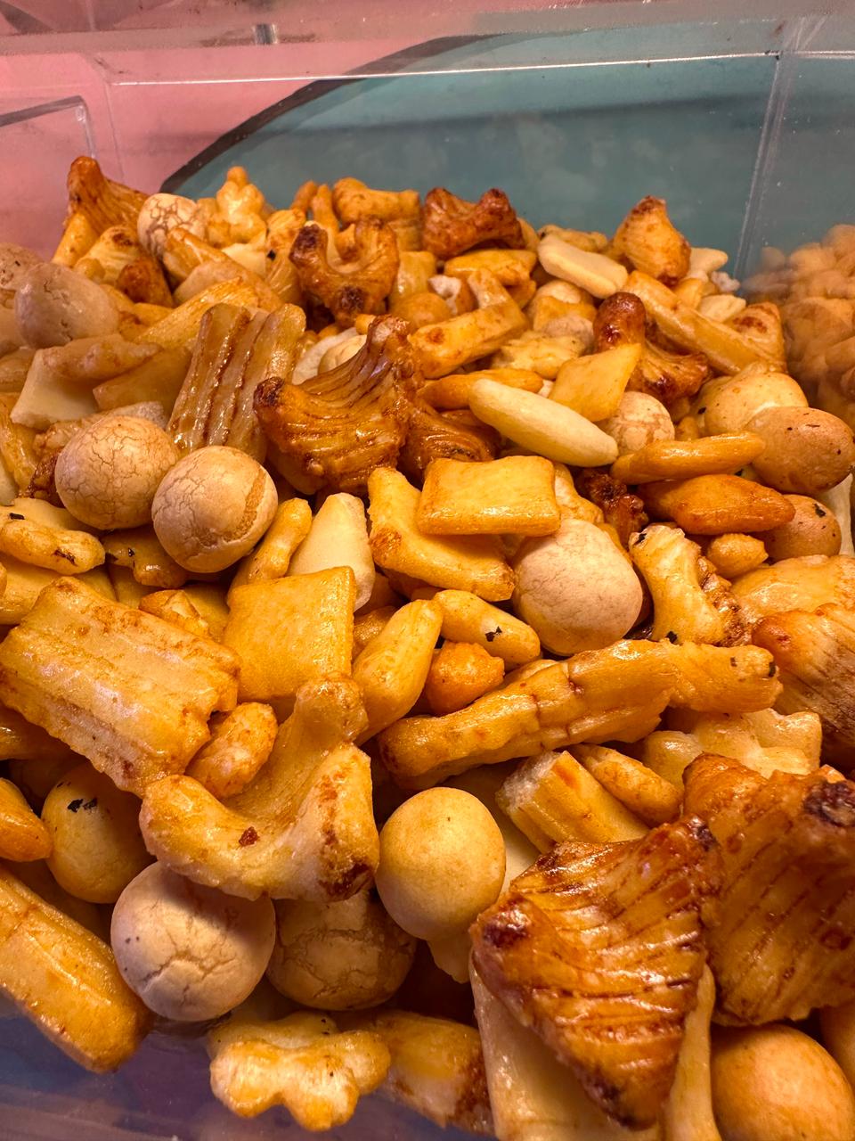 Chinese Crunchy Rice Cracker & Nut Mix